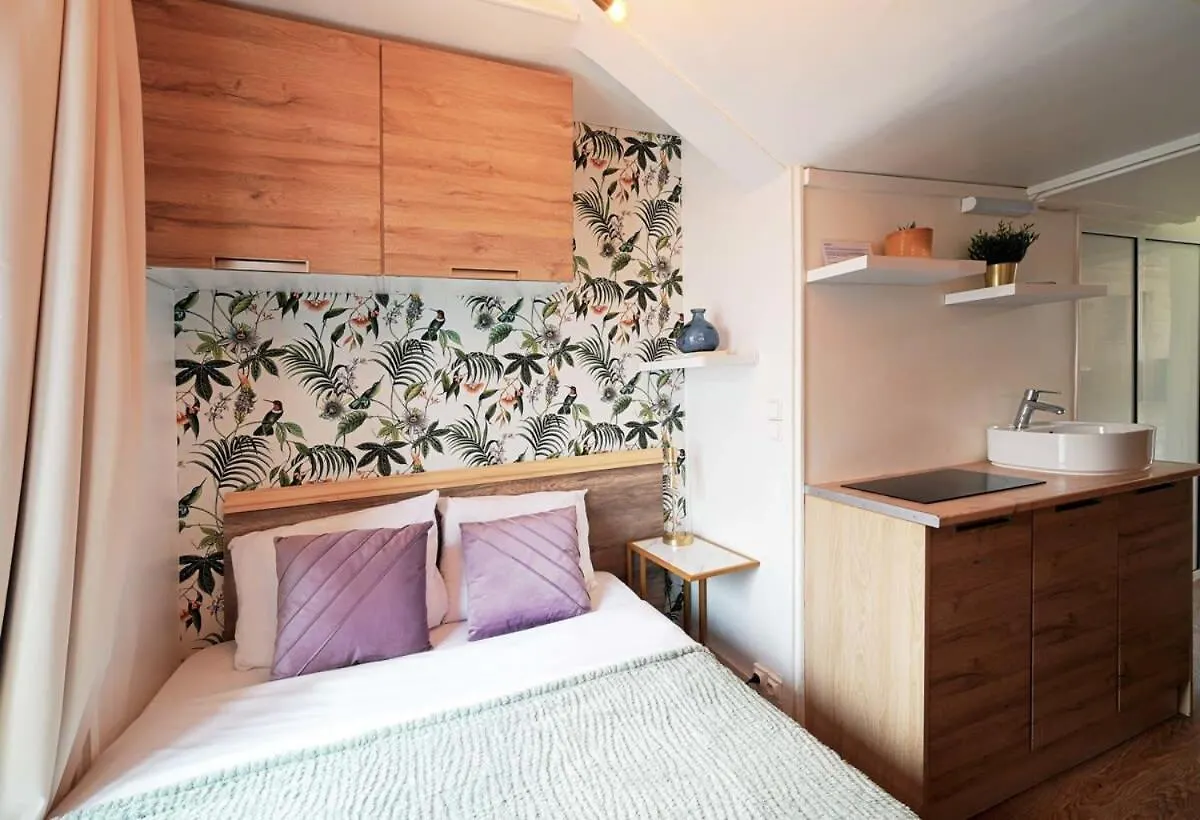 Updated In The Heart Of The Bustling Le Marais District *